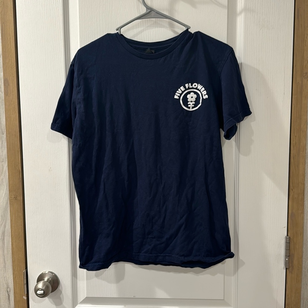 Five flowers tee shirt
